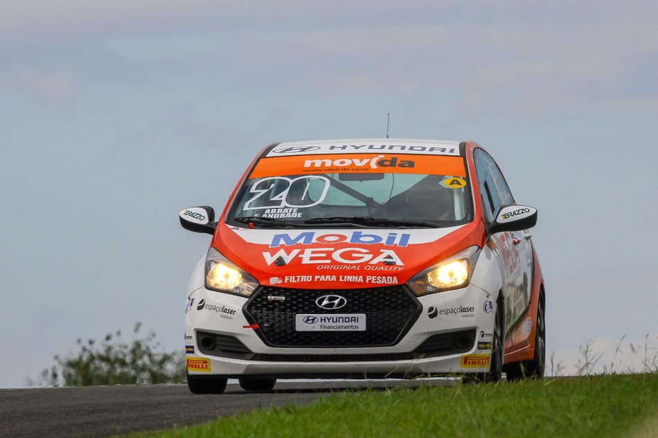 Copa HB20 tem dupla de pai e filho liderando treinos em Londrina