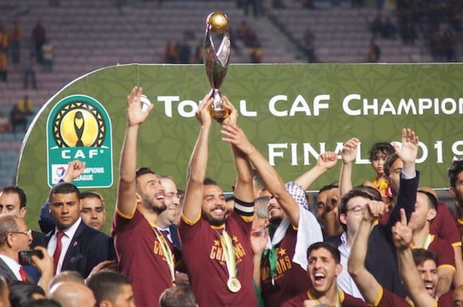 VAR não funciona, time abandona e Espérance leva Champions da África