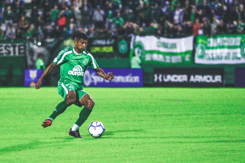 Volante da Chapecoense, mesmo após revés, diz que time está evoluindo
