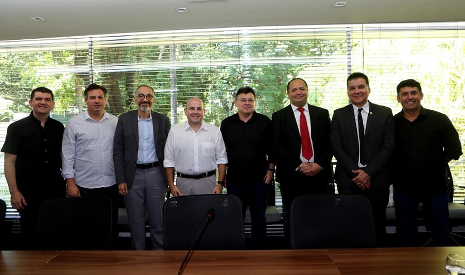 Roberto Cláudio, prefeito de Fortaleza, junto aos presidentes e vice-presidentes de Ceará, Ferroviário e Fortaleza