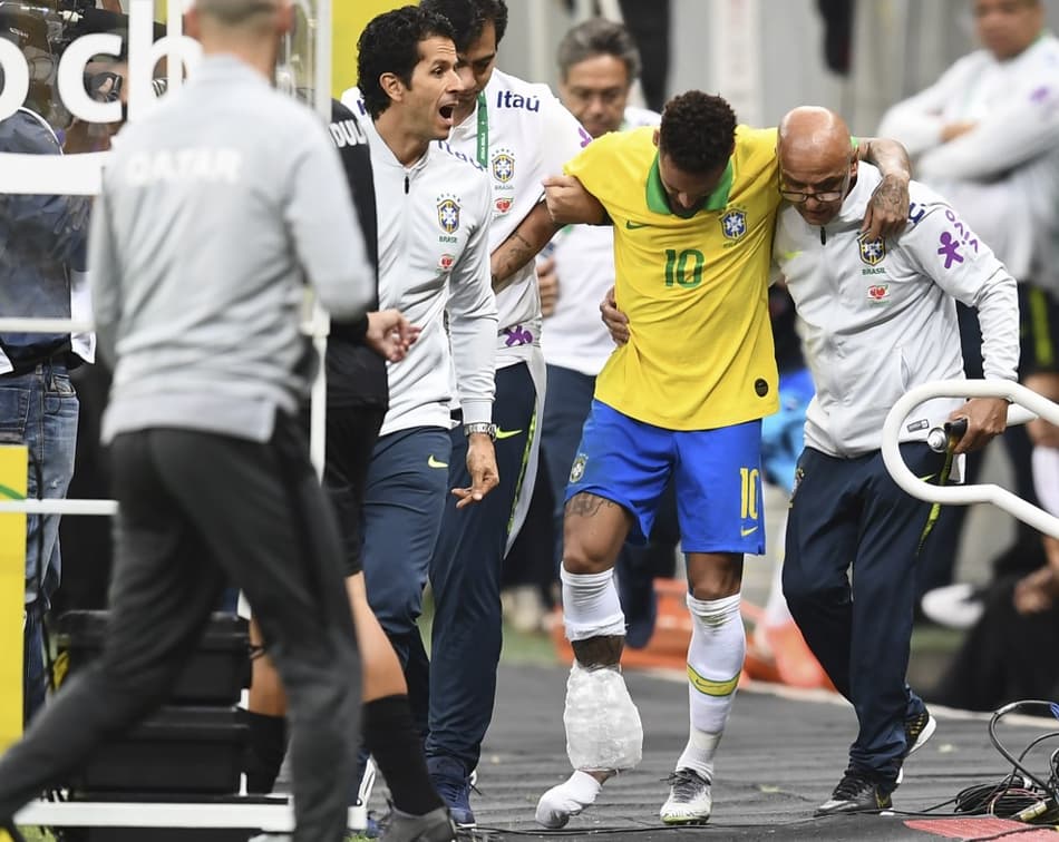 Após lesão de Neymar, Tite afirma que o espera 'até a última situação'