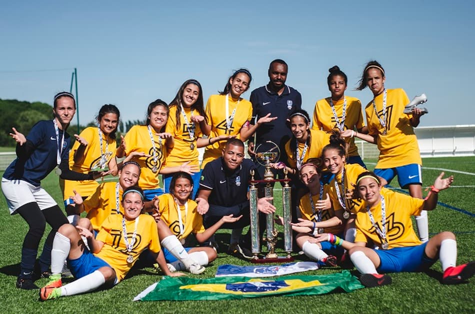 Seleção feminina da PSG Academy Brasil joga a Ladies Cup, em Paris