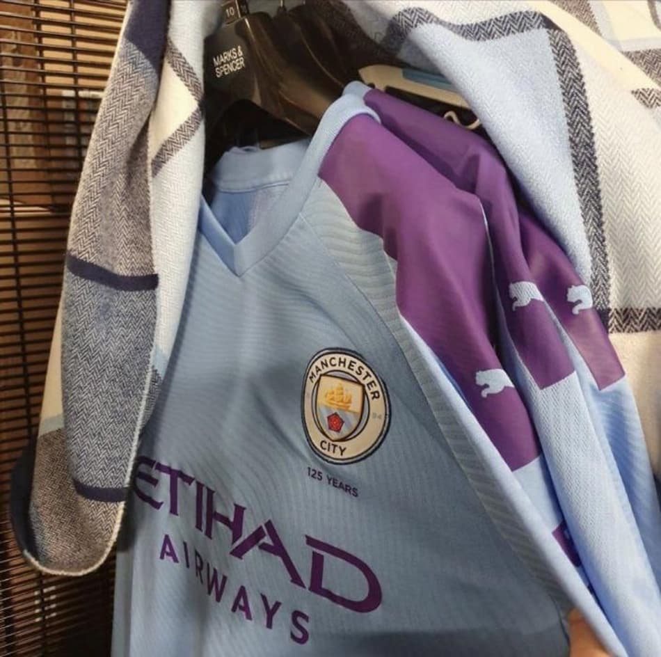 Prováveis camisas do Manchester City produzidas pela Puma têm fotos vazadas