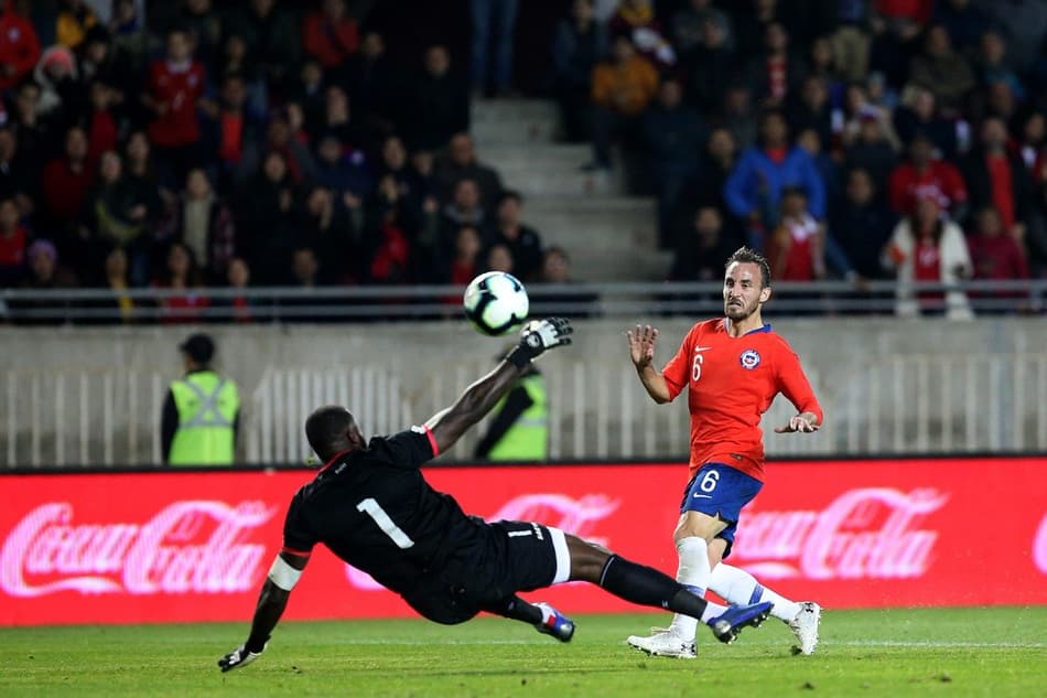 De virada, Chile derrota o Haiti antes de estreia na Copa América