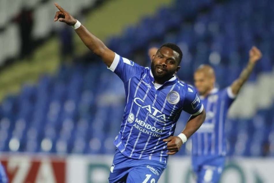 Rival do Palmeiras na Libertadores, atacante do Godoy Cruz admite problemas extra-campo