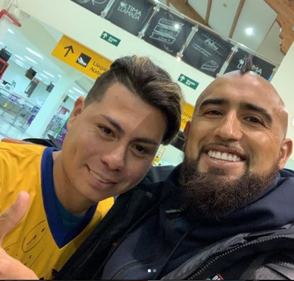 Arturo Vidal trolla Eduardo Vargas em sua conta no Instagram