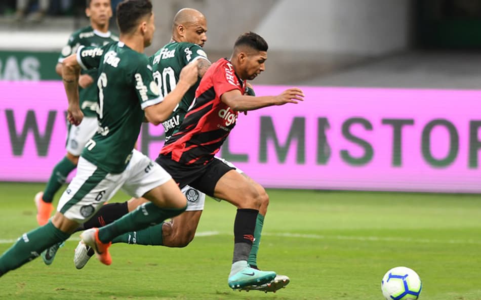 Tiago Nunes exalta a postura do Athletico-PR contra do Palmeiras