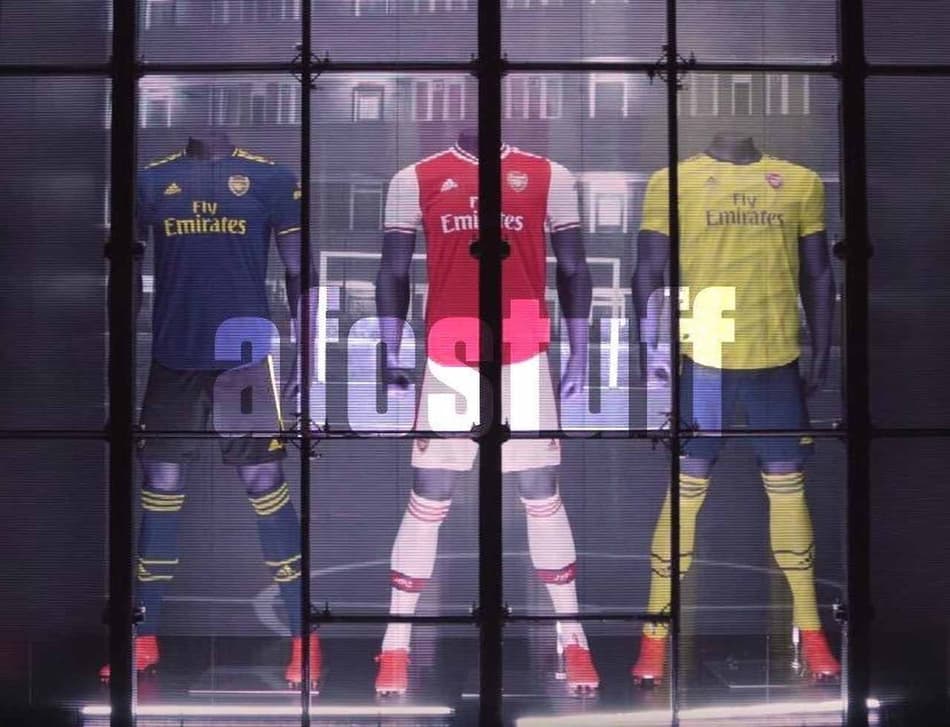 Primeiros uniformes do retorno da Adidas para o Arsenal são vazados na internet