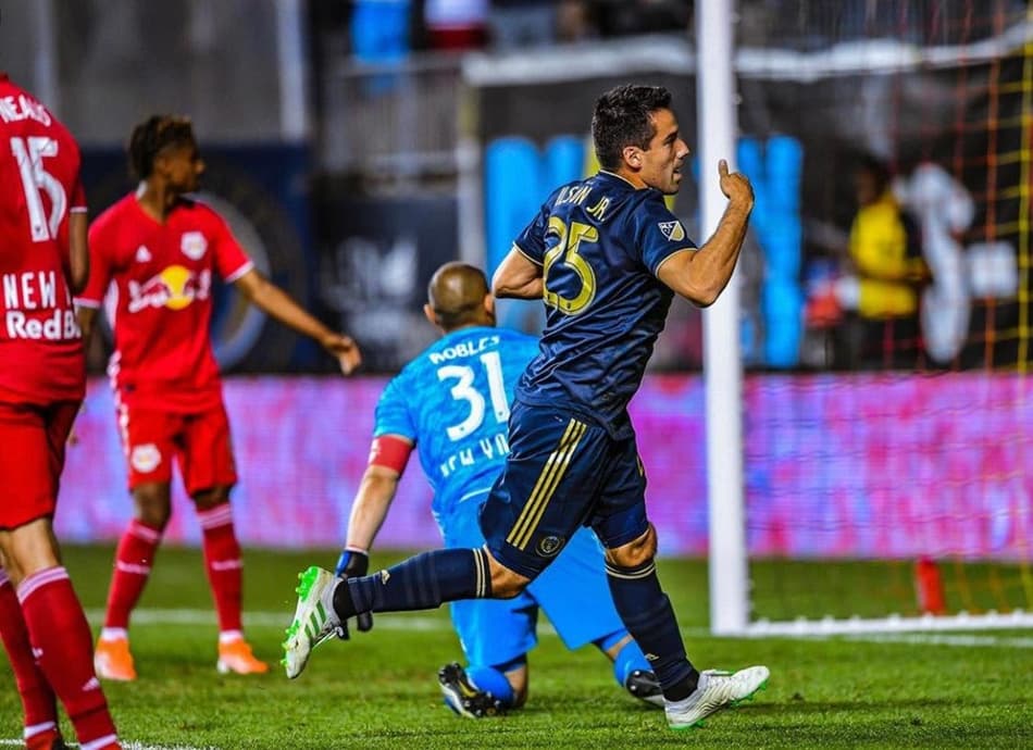 Ilsinho faz dois, dá assistência e comanda vitória de seu time na MLS