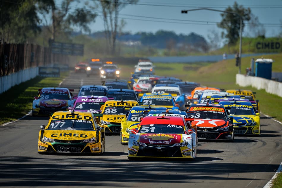 Com apenas 17 anos, Marcel Coletta é destaque na Stock Car com top-10 e primeira fila em Londrina