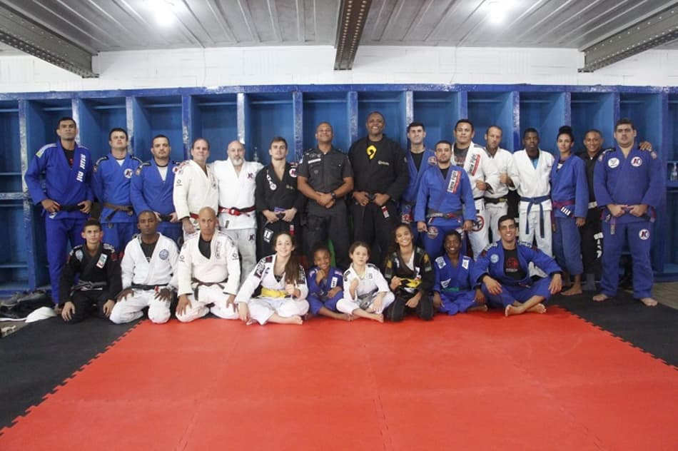 Espaço para prática de Jiu-Jitsu por jovens e policiais é inaugurado no Rio