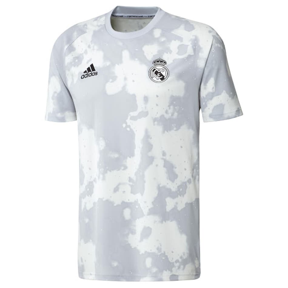 Real Madrid recebe nova camisa pré-jogo; saiba detalhes e confira imagens