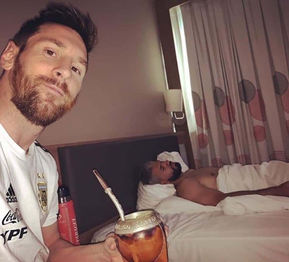 Lionel Messi trolla Kun Agüero nas redes sociais; Confira