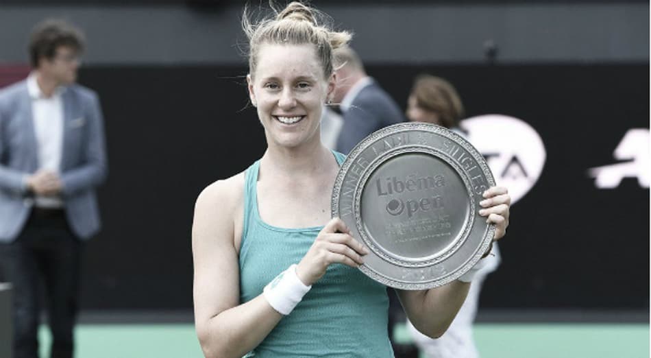 Riske frustra expectativas de Bertens e conquista título na Holanda