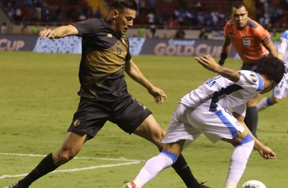 Com assistência de calcanhar de Bryan Ruiz, Costa Rica goleia em estreia na Copa Ouro