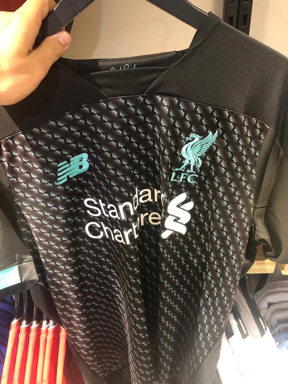 Nova camisa 3 do Liverpool tem fotos publicadas na internet