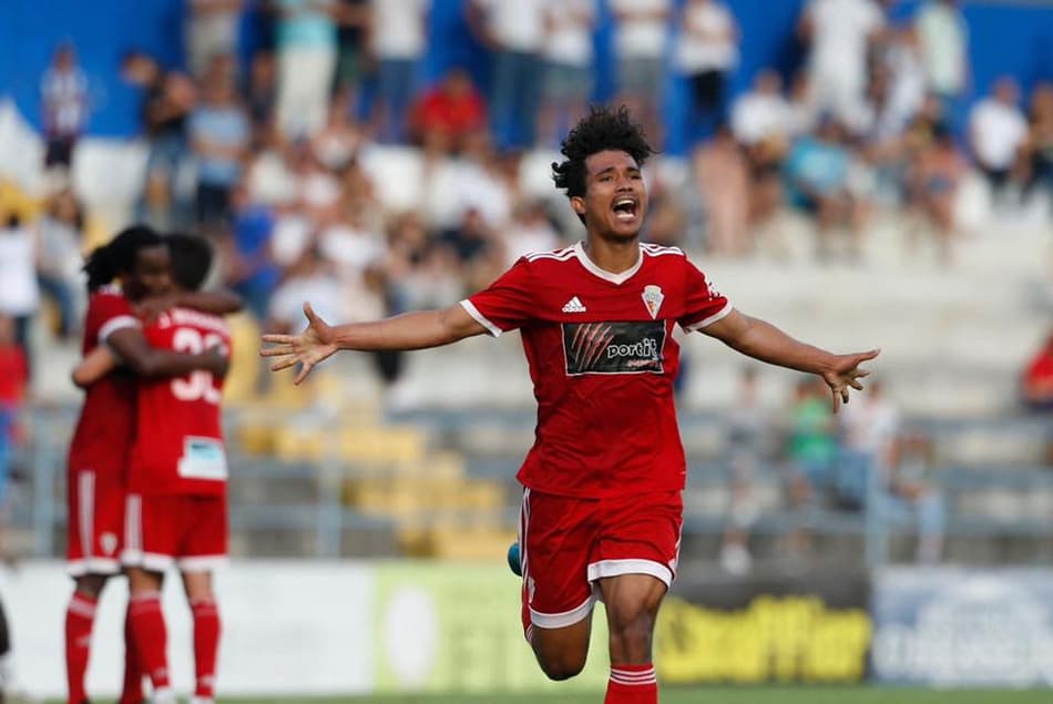 Atacante ex-Corinthians conquista acesso inédito em Portugal