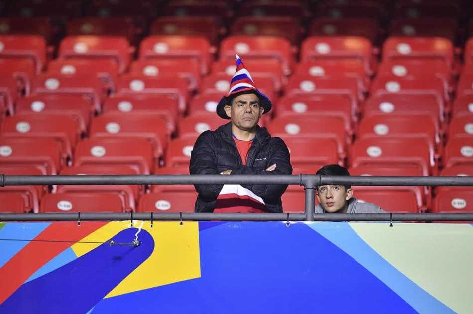 Chilenos estimam presença bem menor de torcedores diante do Equador