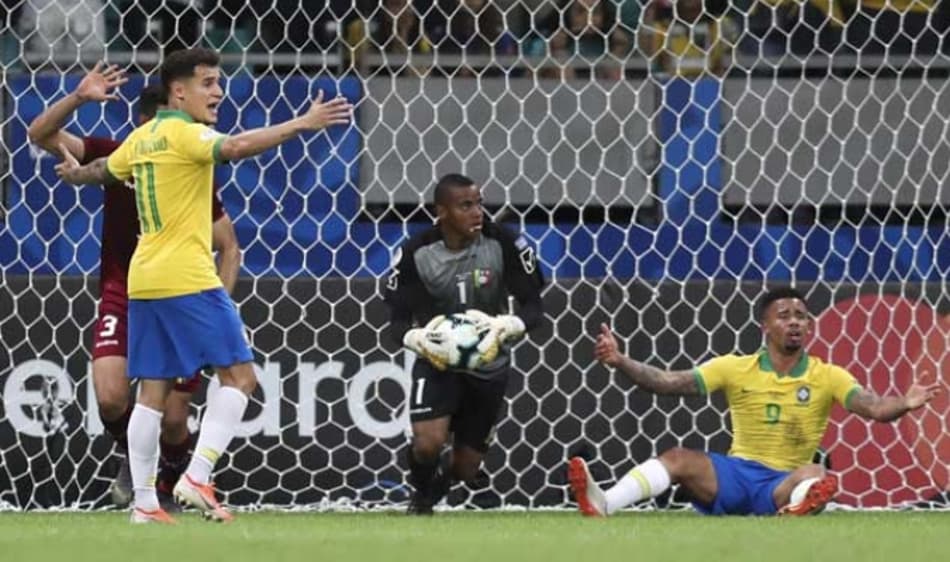 Goleiro da Venezuela alcança marca importante contra o Brasil; Confira