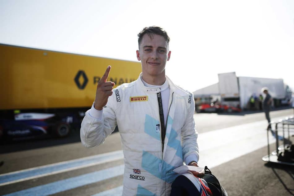 Hughes vence corrida de domingo na Áustria após confusão na última volta