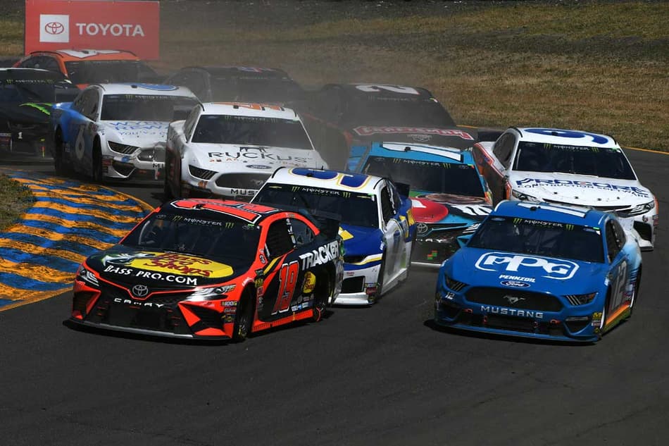 Martin Truex Jr vence em Sonoma pela NASCAR Cup Series