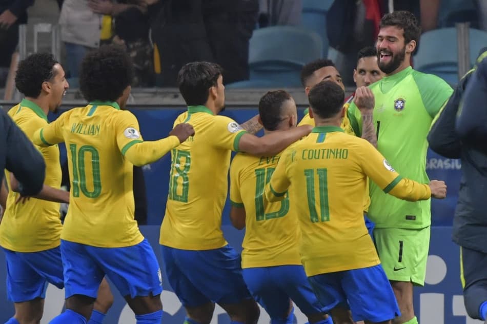 Massacre no 2º tempo é premiado, apesar de Gatito e histórico contra