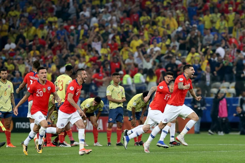 Ex-jogadores da seleção chilena celebram vitória e classificação na Copa América pelas redes sociais