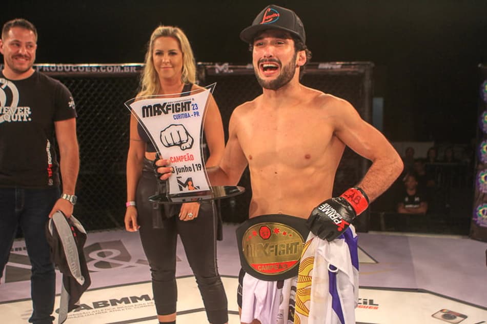 Uruguaio conquista cinturão no Max Fight 23 e pede vaga no UFC; veja