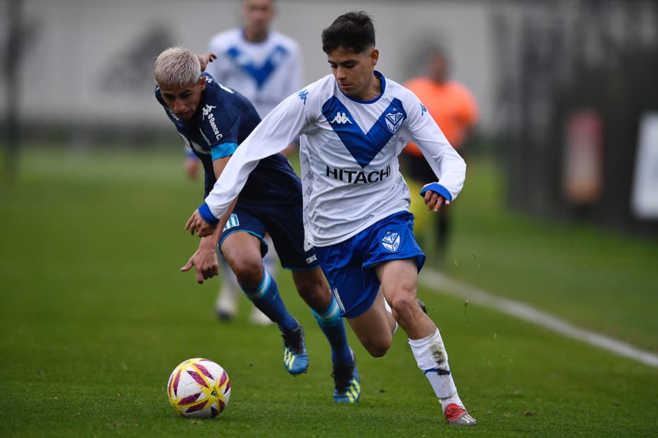 Elogiado por Montillo, atacante se torna único brasileiro a jogar na Argentina atualmente
