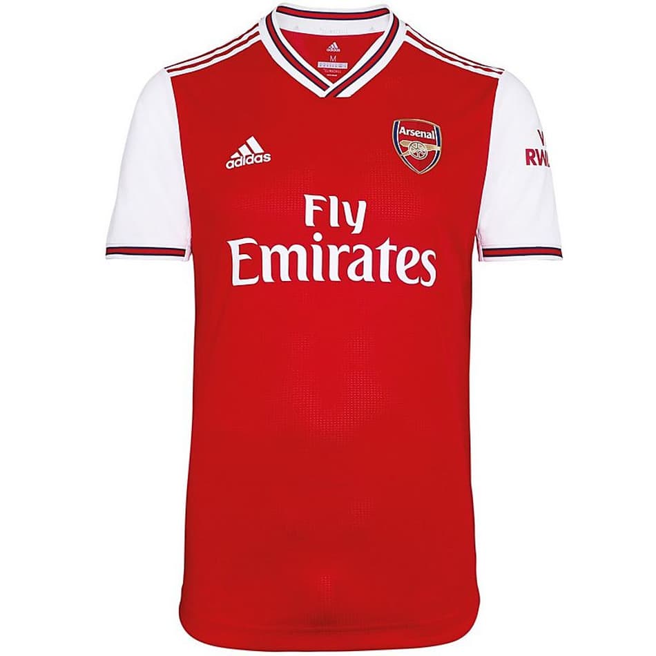 Arsenal celebra início de nova parceria com a Adidas e lança novo uniforme titular