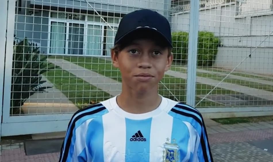 Garoto argentino descreve momento inesquecível em autógrafo de Messi