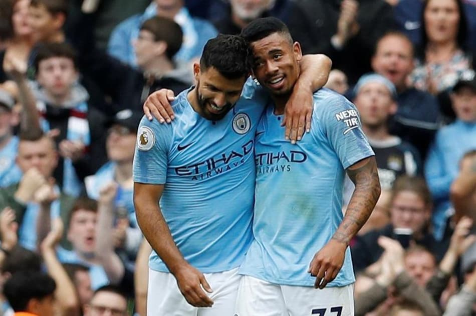 Em disputa por posição no City, Gabriel Jesus exalta Aguero