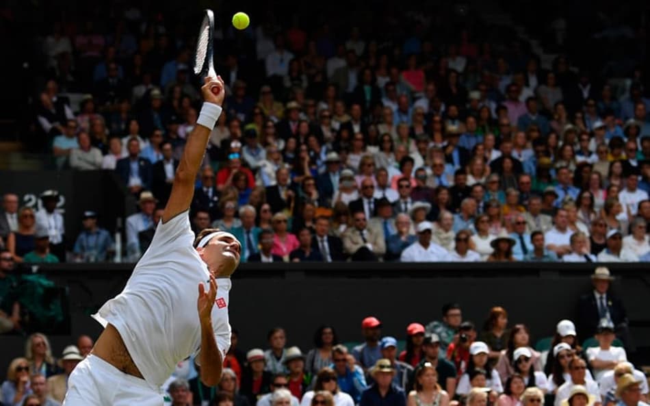 Federer leva susto, mas avança em Wimbledon