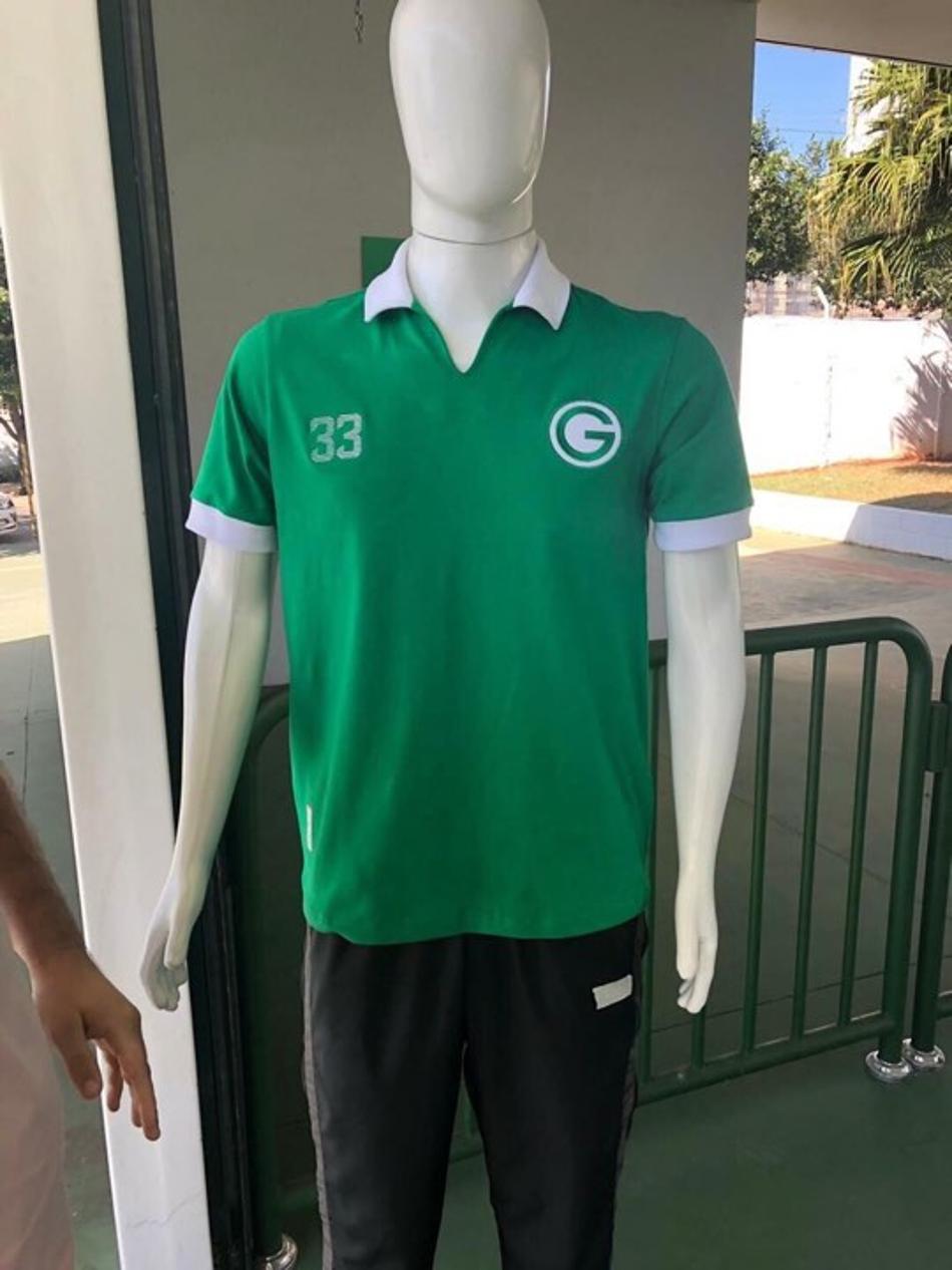 Agora com marca própria, Goiás lança camisa retrô; peça será usada em três jogos