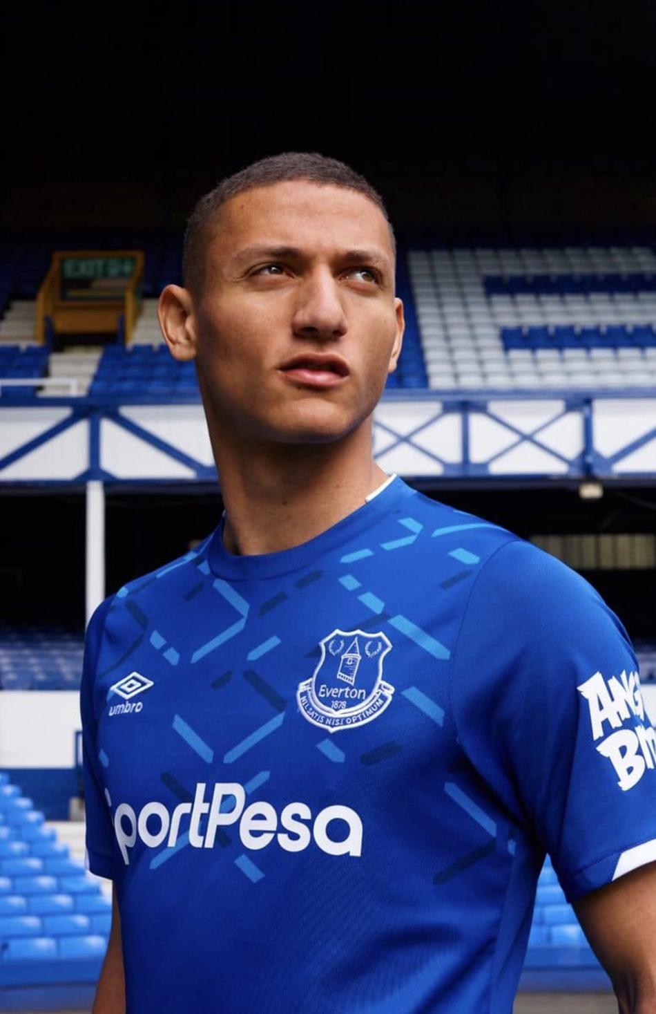 Everton e Wolves lançam uniformes; Richarlison aparece como 'modelo'