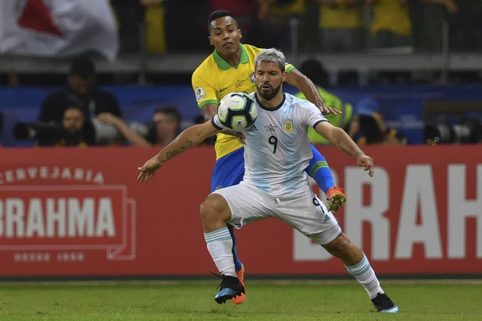 Após comentário de Aguero, jornal revive 'rusga' com Sampaoli