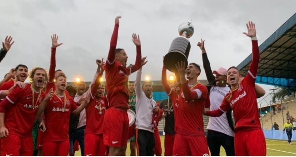 Campeão Gaúcho na base, meia norte-americano quer alcançar objetivos maiores com o Internacional