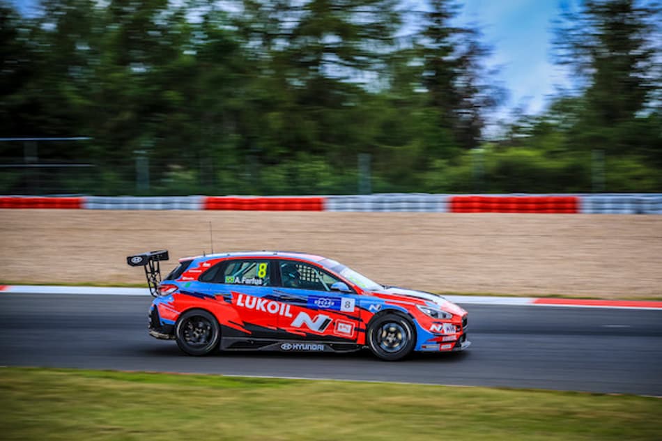 Após primeiro pódio no WTCR, Augusto Farfus chega embalado para etapa nas ruas de Portugal