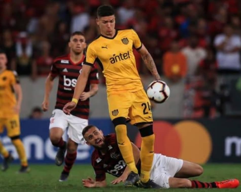 Peñarol é outro clube a comemorar contratação recorde do Benfica
