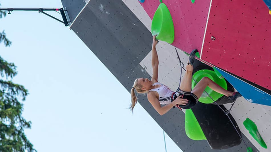 Eslovena confirma superioridade no início de competições de vias guiadas na Copa do Mundo de Escalada
