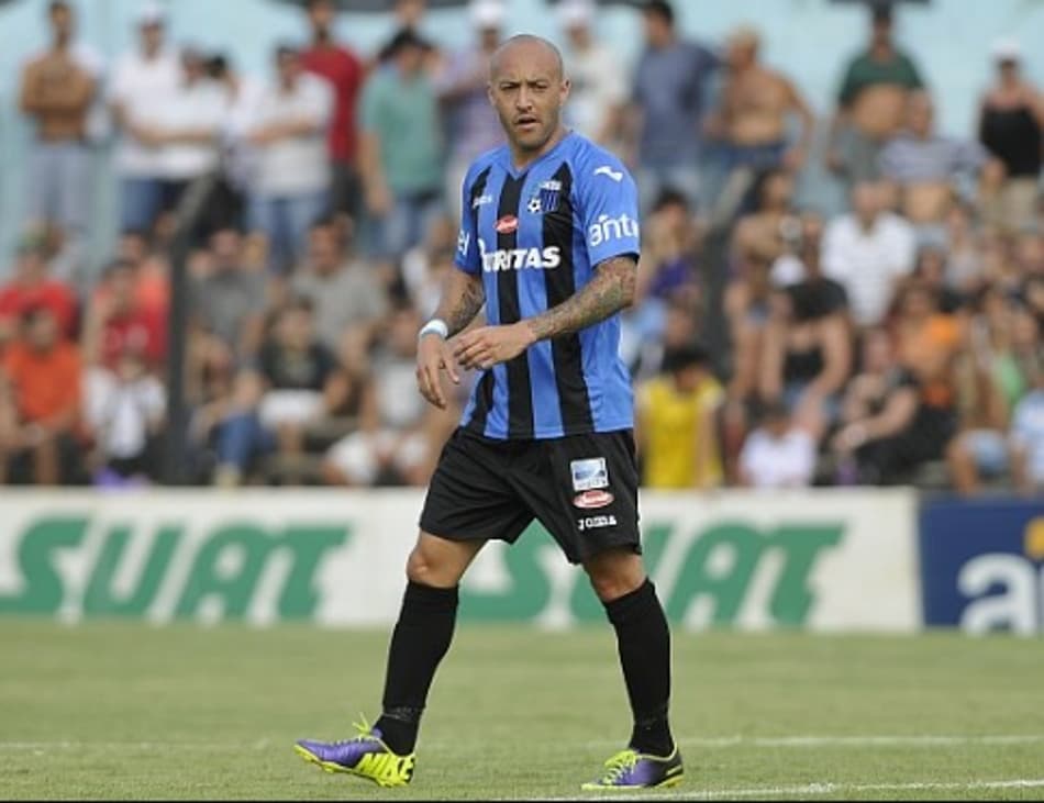 Ex-atacante do Uruguai ataca a Conmebol em post na rede social