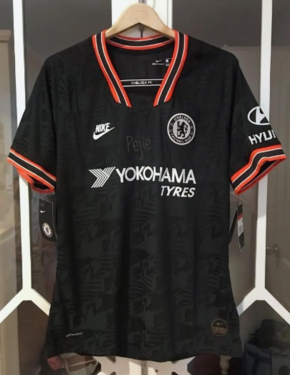 Nova camisa 3 do Chelsea e nova camisa reserva do Milan têm fotos ‘vazadas’