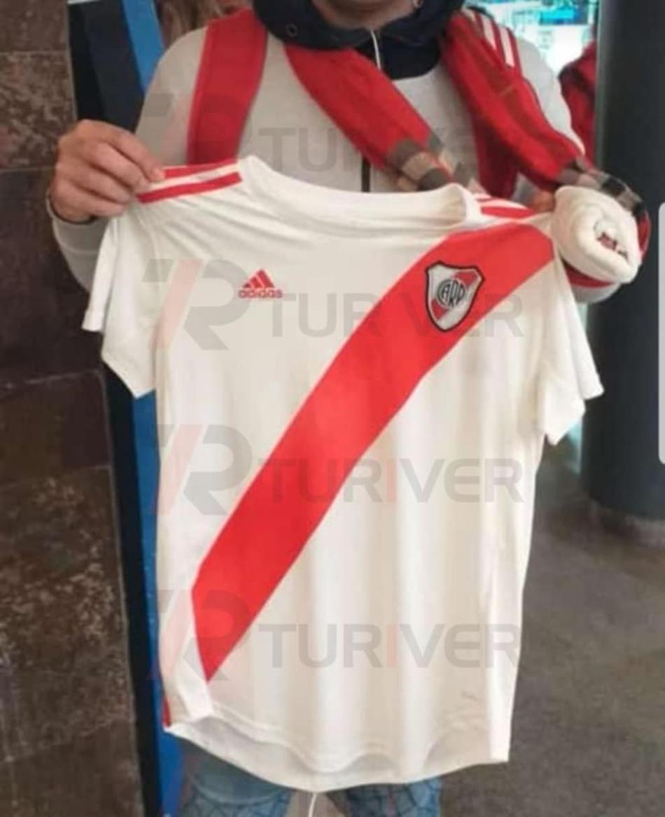 Nova camisa titular do River Plate tem imagens publicadas na internet