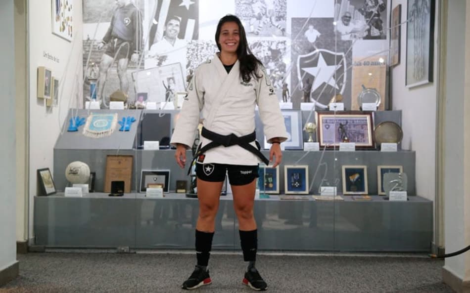 Camisa 10 do Bota encara jornada dupla entre gramados e tatames