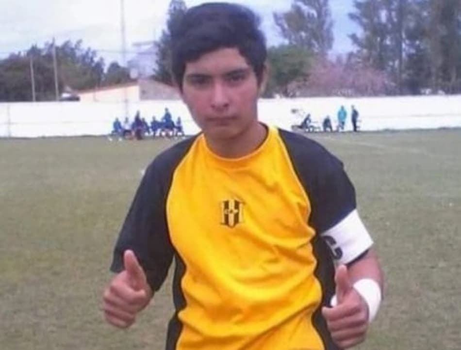 Goleiro morre após defender pênalti com o peito em jogo na Argentina