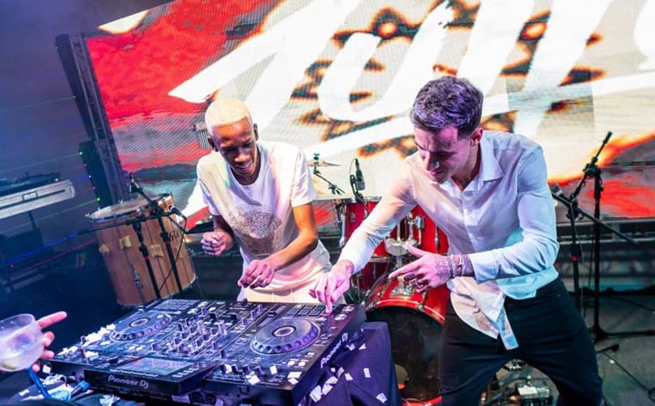 Com presença de DJ famoso, Philippe Coutinho faz festa em hotel no Rio