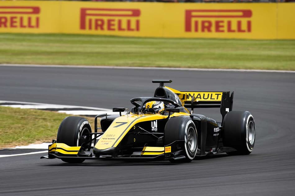 Zhou assume como piloto de testes na Renault