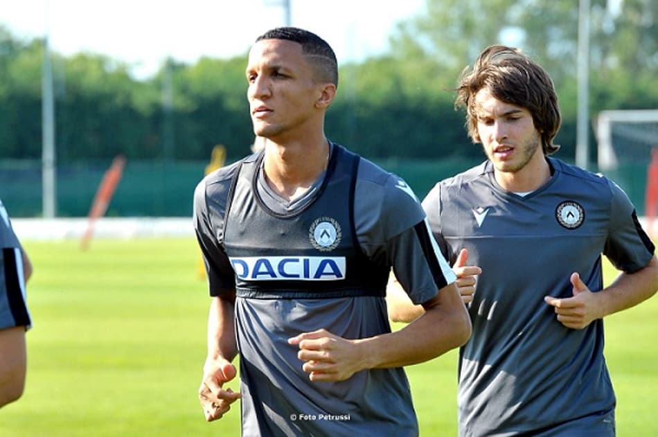 Após marcar primeiro gol com a Udinese em amistoso, zagueiro Rodrigo Becão é apresentado