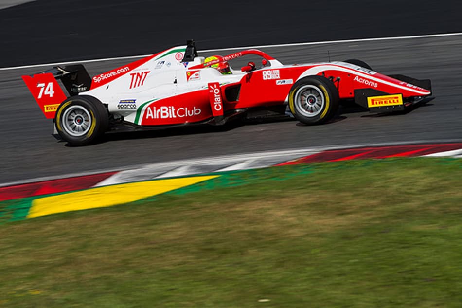 Enzo Fittipaldi crava 3º melhor tempo nos treinos livres da F3 na Áustria