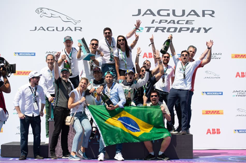 Jimenez coroa com vitória o título do primeiro campeonato do mundo de carros de turismo elétrico